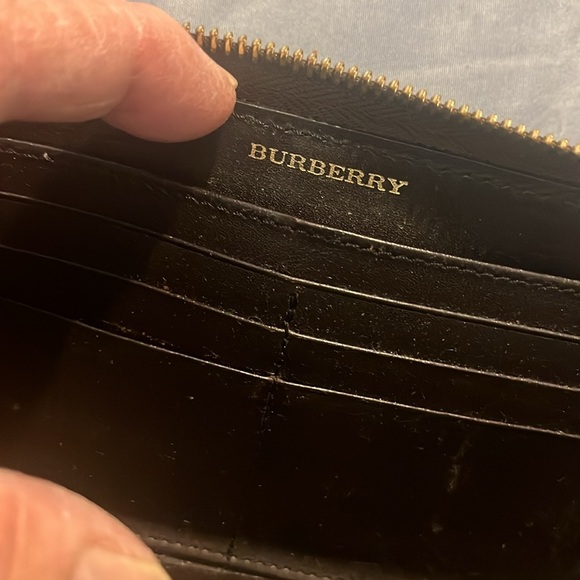 Burberry wallet in good condition,
4 1/2” by 7 1/2” pre loved plenty life left - Picture 8 of 11